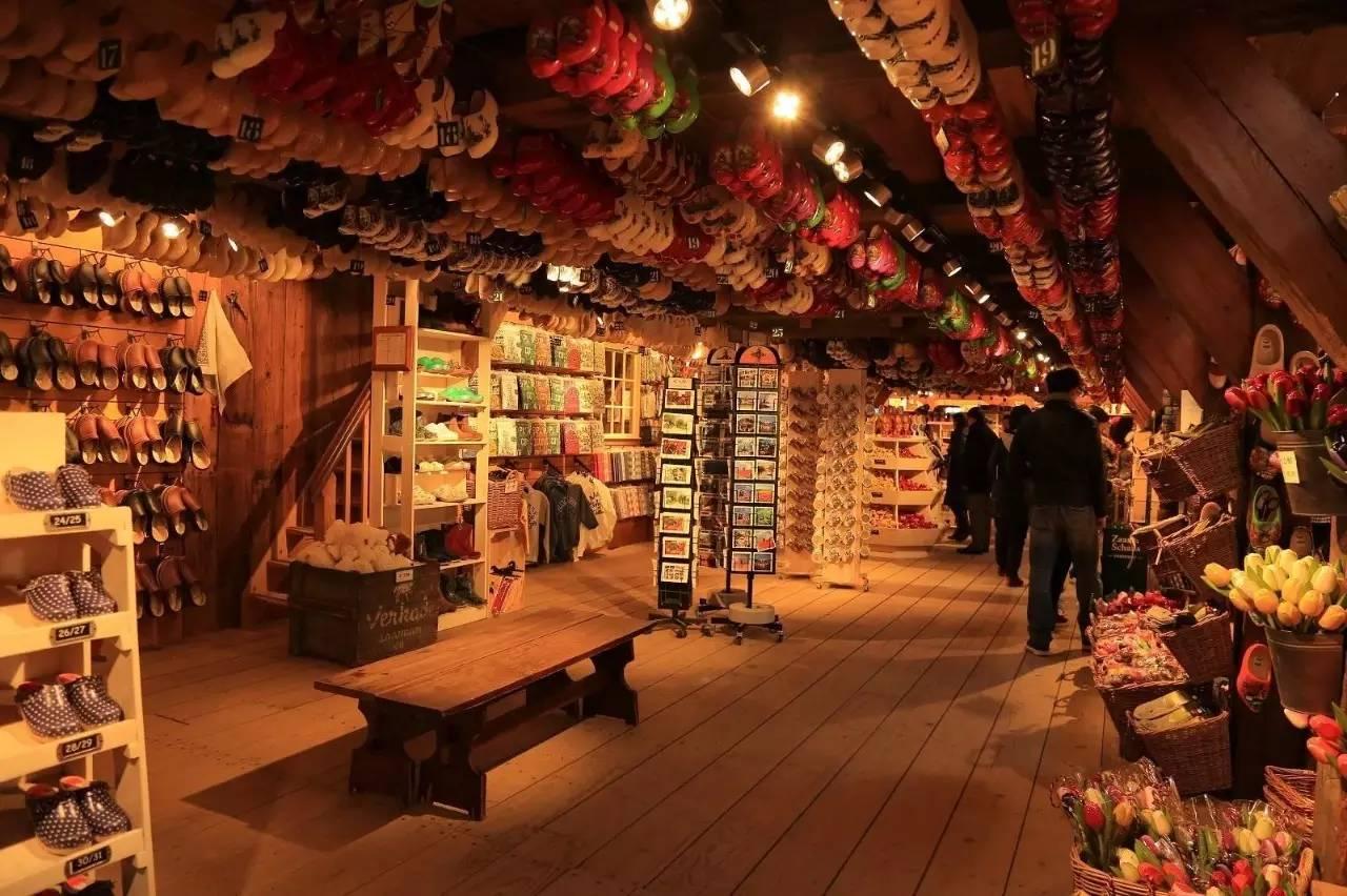 欧美交a欧美精品喷水 欧美欧美大家围着看水花