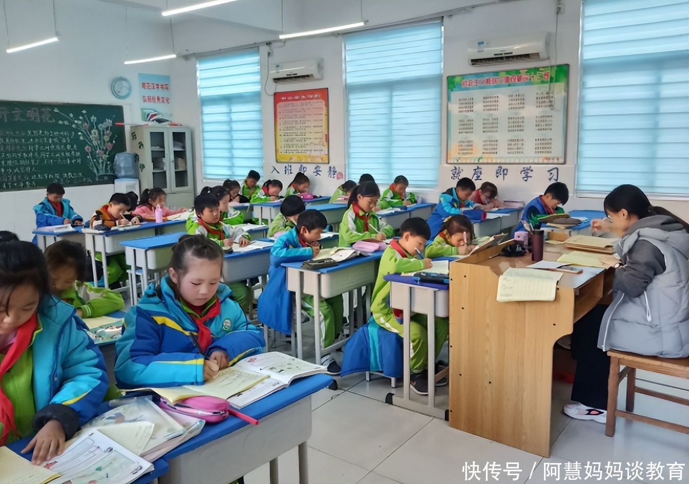 大胸被摸 请让我知道如何更好地帮助你